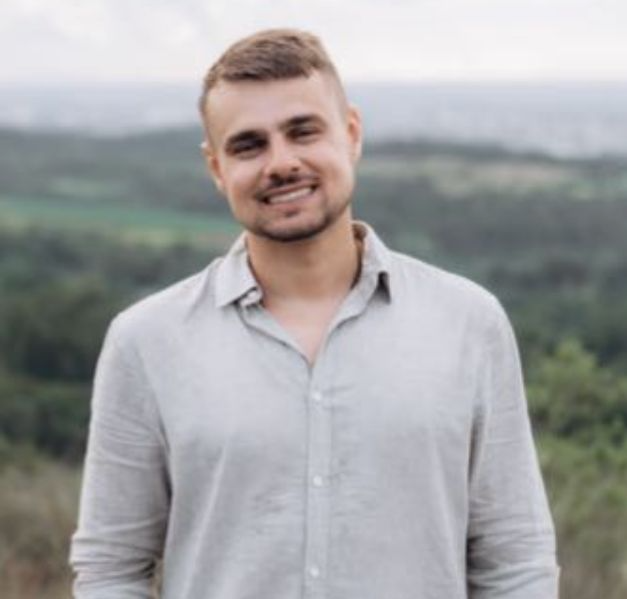 Mauricio Farias Full Photo